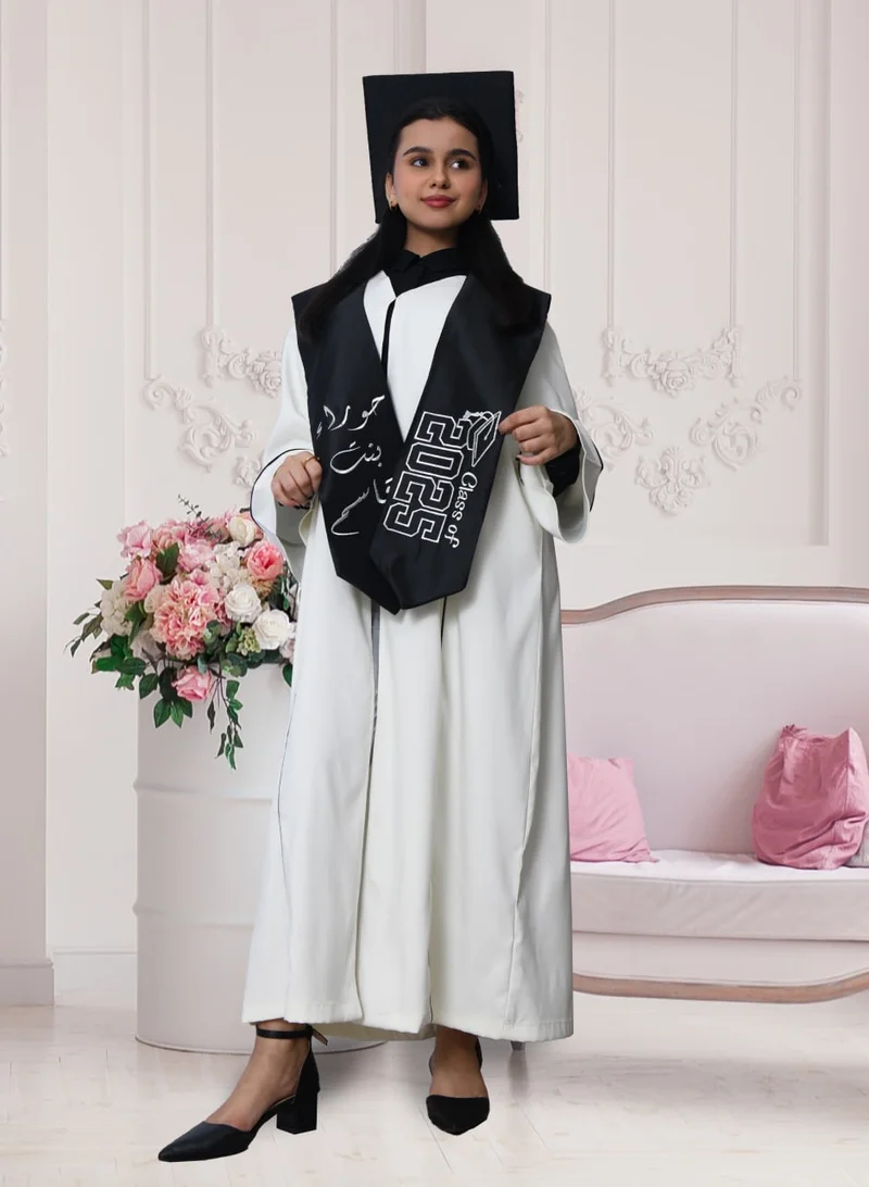 عبايات حوراء زي تخرج عباية اوف وايت مع وشاح وكاب اسود سادة