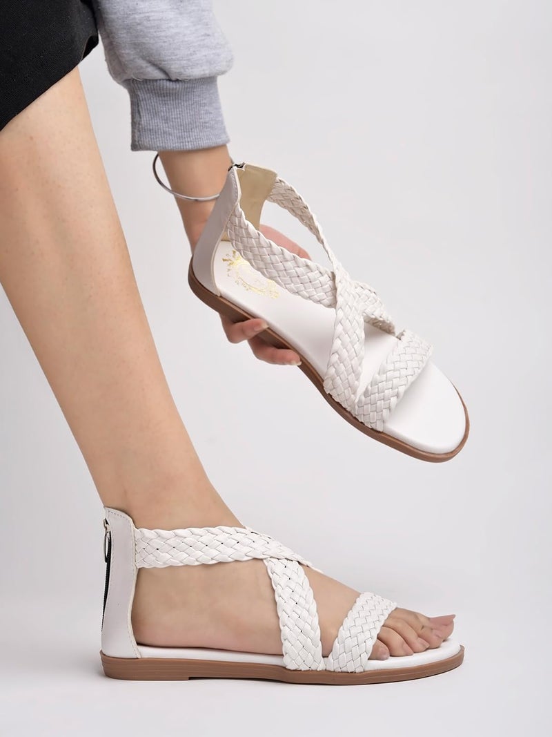 Shoetopia صنادل شوتوبيا النسائية المسطحة المزينة بتصميم غلاديتور – صنادل صيفية مريحة وعصرية مع إغلاق بسحاب خلفي - Image 3