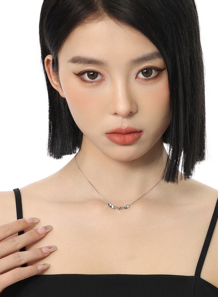 Kelesa Pendant Necklaces in Exclusive Trendy Designs - Image 3