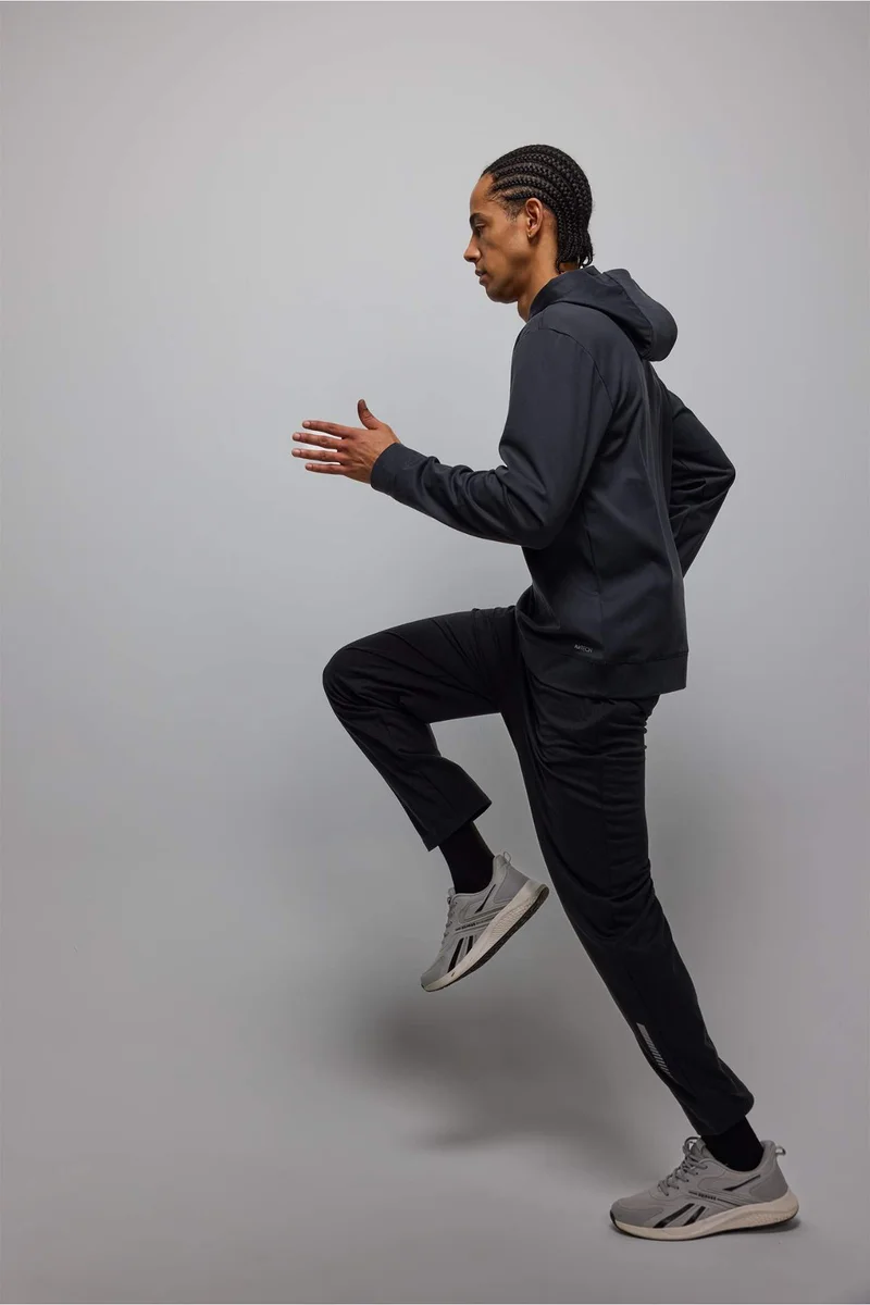 ديفاكتو Standard Fit Jogger Sweatpants