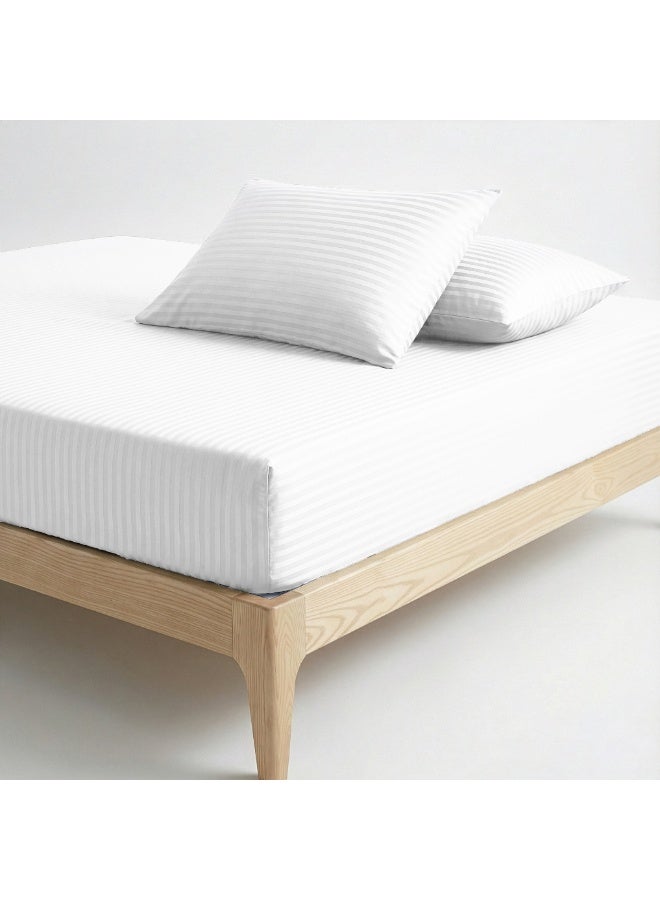 ريلاكس طقم ملاءات سرير فاخر ممتاز - ملاءة سرير فائقة النعومة، تسمح بمرور الهواء، ولطيفة على البشرة، مزودة بجيوب مطاطية عميقة، بالإضافة إلى غطاءي وسادة وملاءة سرير واحدة، لون أبيض، 200 × 200 سم - Image 2