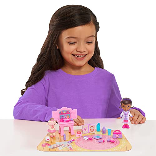 Doc McStuffins مجموعة لعب دكتور مكستوفينز المحمولة لامبي 20 قطعة، دمية دكتور مكستوفينز، شخصية لامبي، 16 أداة وإكسسوار، حقيبة حمل، ألعاب أطفال مرخصة رسميًا للأعمار من 3 سنوات فما فوق - Image 2
