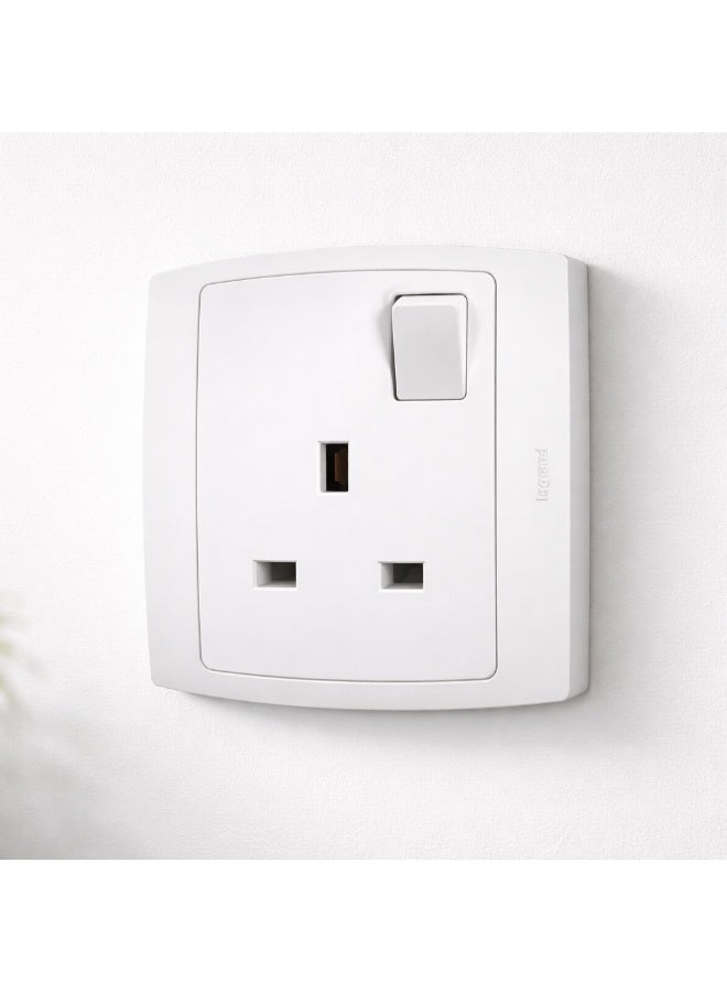 Legrand Mallia 13A 1 Gang Switched Socket Outlet White | Single Pole BS Socket 86x86mm | Made in France | Code 281111 - Image 3