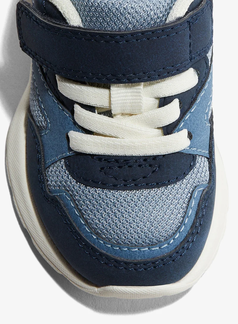 اتش اند ام حذاء رياضي من نسيج شبكي