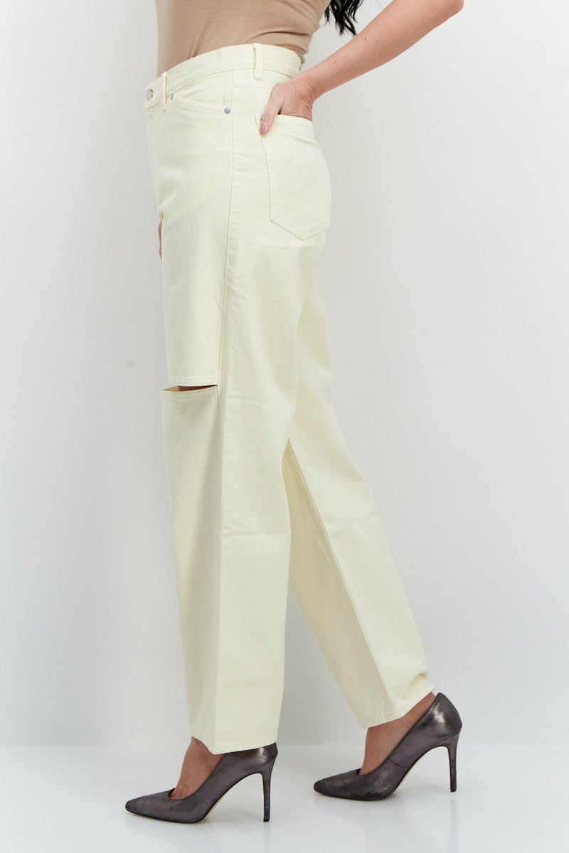 Weekday جينز نسائي بقصة عادية بارتفاع متوسط مع شق عند الركبة، كريمي - Image 3