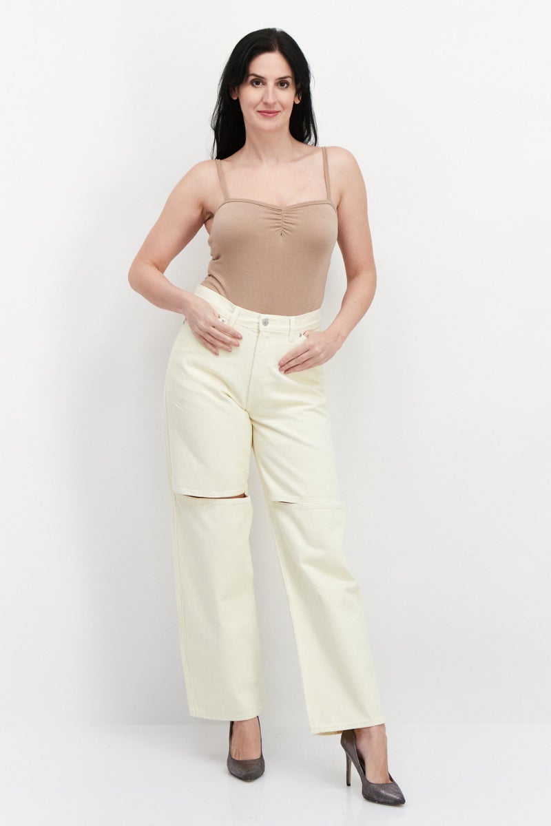 Weekday جينز نسائي بقصة عادية بارتفاع متوسط مع شق عند الركبة، كريمي - Image 2