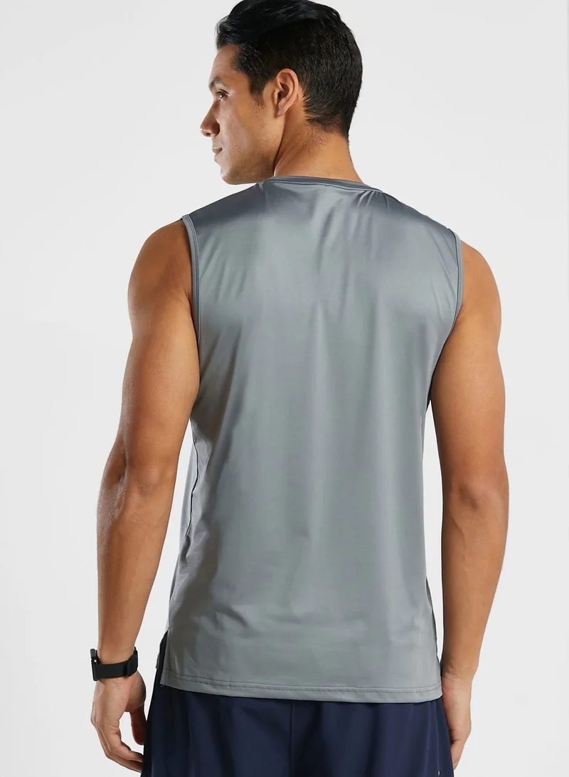 فورورد بلوزة بلا اكمام