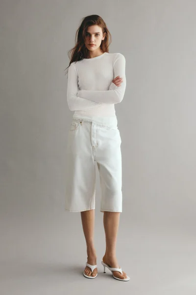 اتش اند ام شورت جينز عالي الركبة