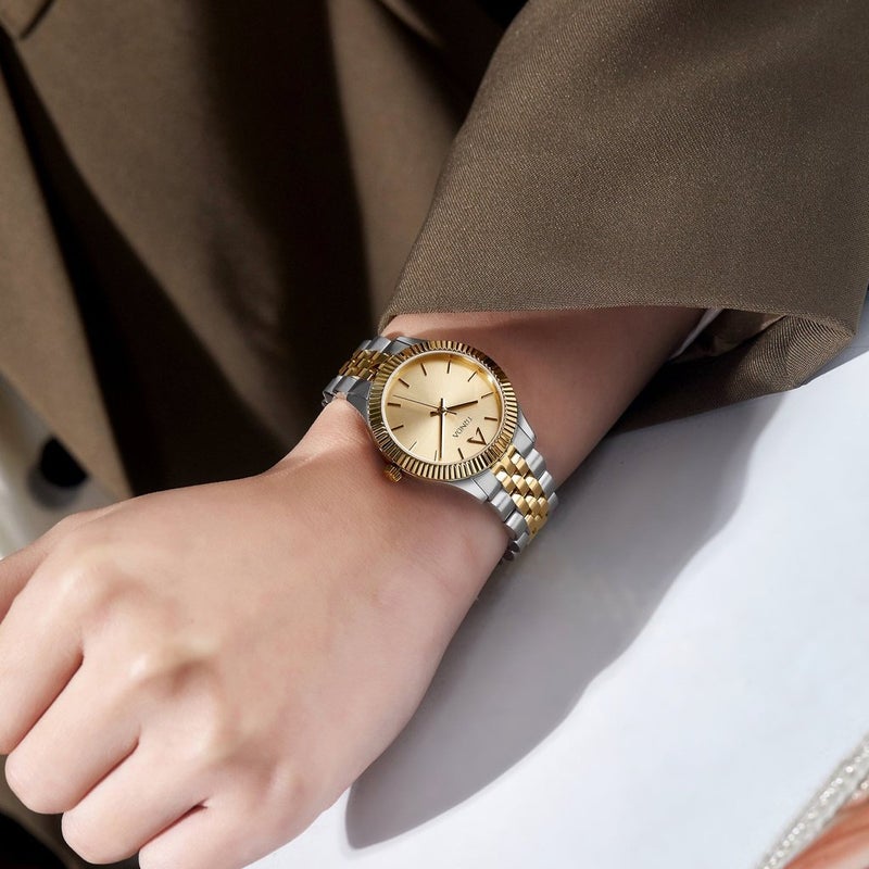 ترندا ساعة نسائية من TRNDA بإطار من الفولاذ المقاوم للصدأ فضي وسوار من الفولاذ المقاوم للصدأ فضي وذهبي. - Image 2