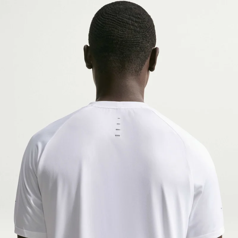 نايكي تيشيرت الجري سترايد دراي فت ايه دي في للرجال