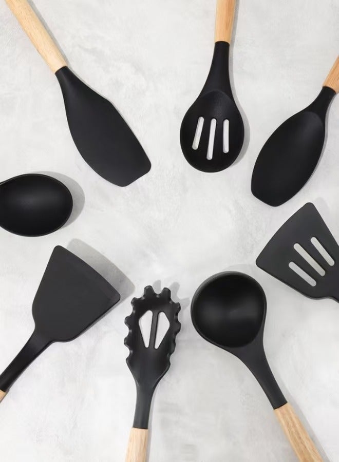 مجموعة أدوات طبخ مكونة من 11 قطعة مع يداوي خشبية، تتضمن أدوات مطبخ، صكك طبخ، أدوات طبخ من السليكون، وسطائح طبخ لا تلتصق، ومقاومة للحرارة باللون الأسود. - Image 2
