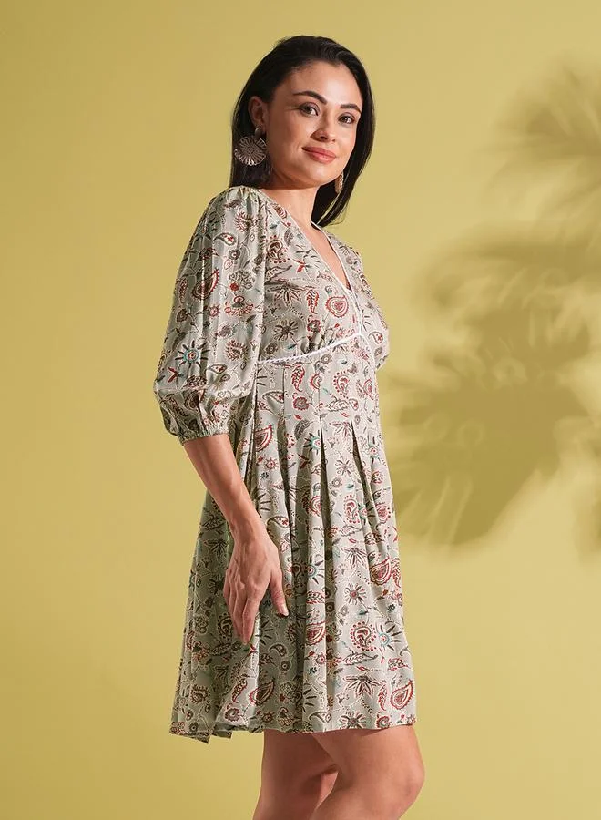 جلو باص فستان فيوجن بحافة واسعة وكسرات ونقشة بيزلي