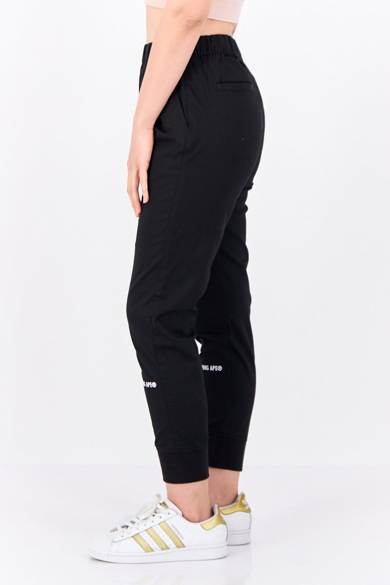 Aape BY *A BATHING APE® سروال جوجر للنساء بشعار العلامة التجارية، أسود - Image 2