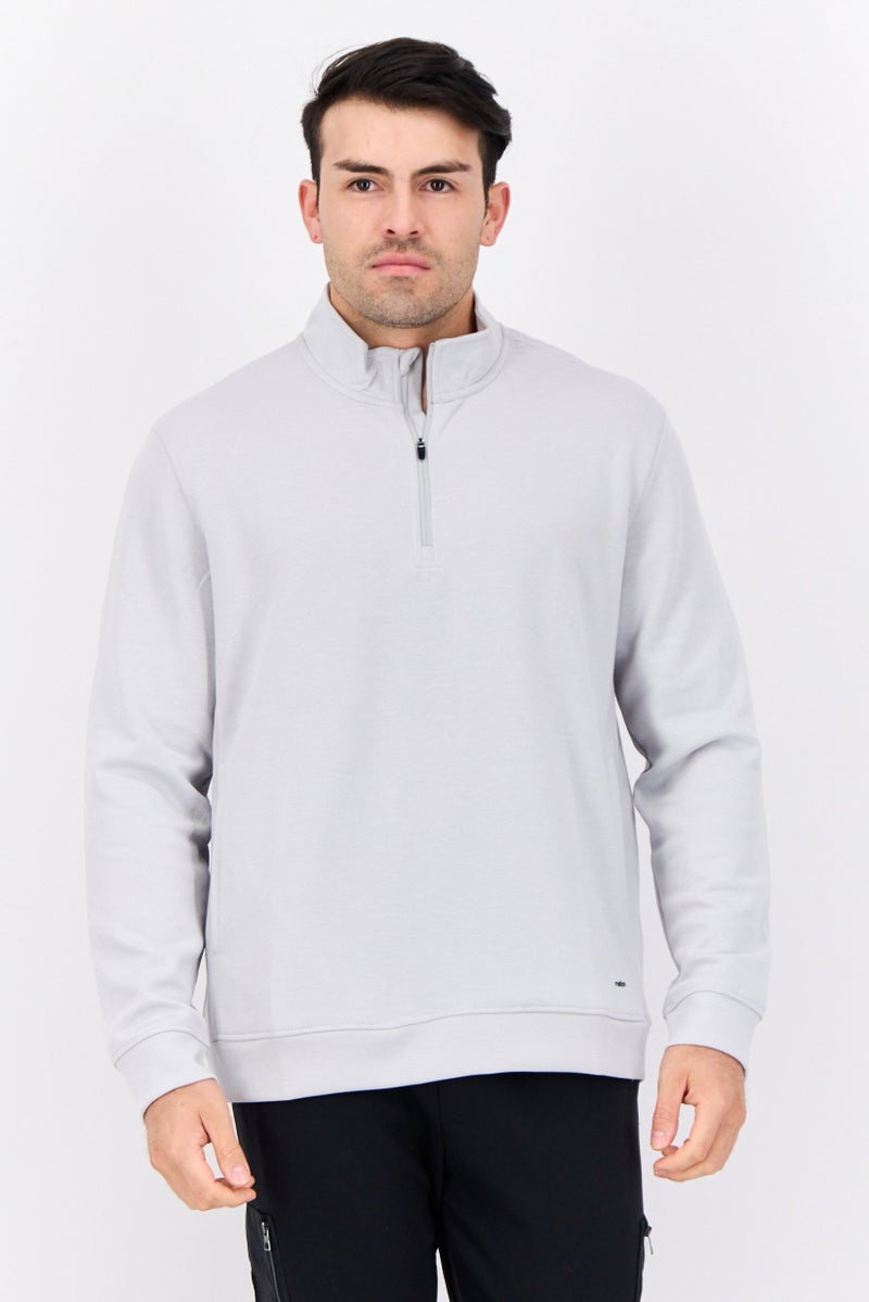 MOTION سويت شيرت رجالي بأكمام طويلة بسحاب نصف، شعار العلامة التجارية، رمادي فاتح - Image 1