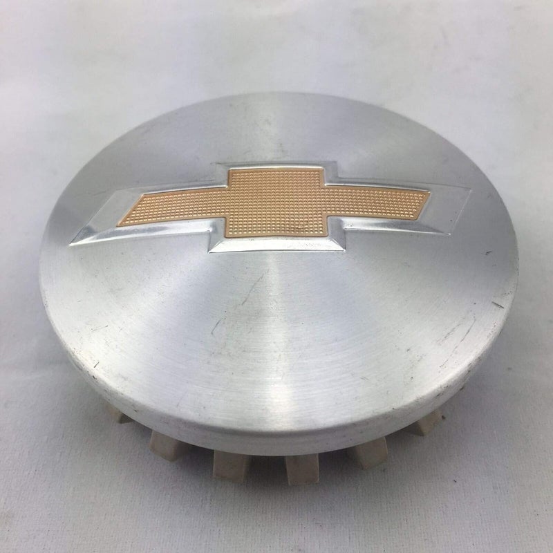 شيفروليه غطاء مركز العجلة الأصلي من شركة شيفروليه ( OEM) لطرازات Chevy Impala وMalibu وHHR، للسنوات 2006-2013، قطر العجلة 2.25 بوصة، رقم المنتج: 20914866، رقم الطلب: #5481 - Image 2