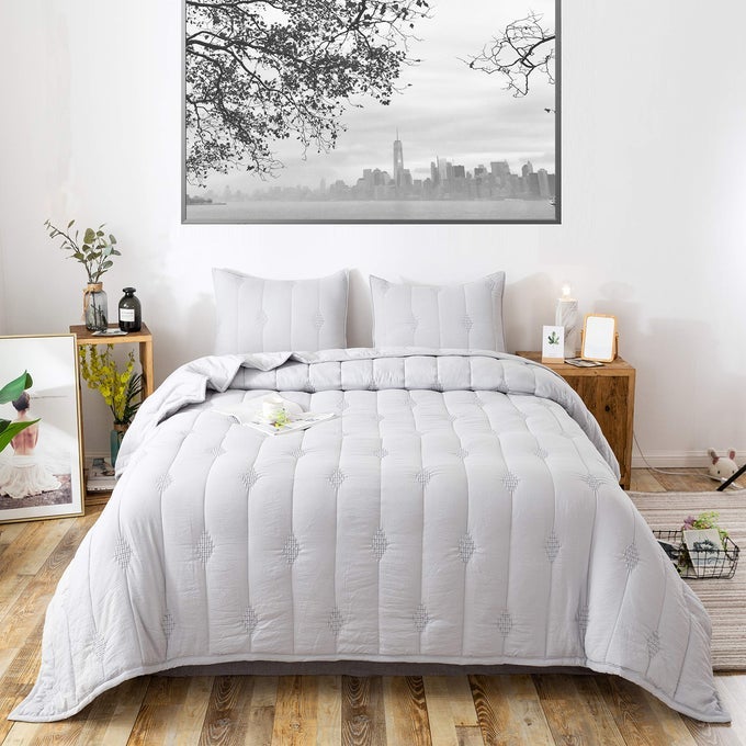 ANNAZ HOME KING QUILT SET LIGHTWEIGHT BEDDING SET SILVER GREY WASHED SOFT FABRIC BOHO EMBROIDERED COVERLET ALLSEASON MACHINE WASHABLE 3PIECE SET 1 QUILT 2 SHAMS LIGHT GREY KING SET