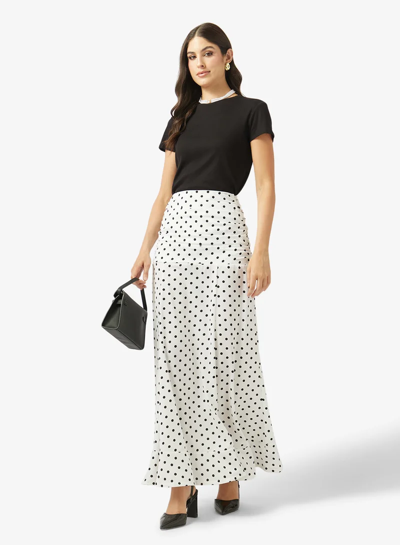 ايلا تنورة منقطة