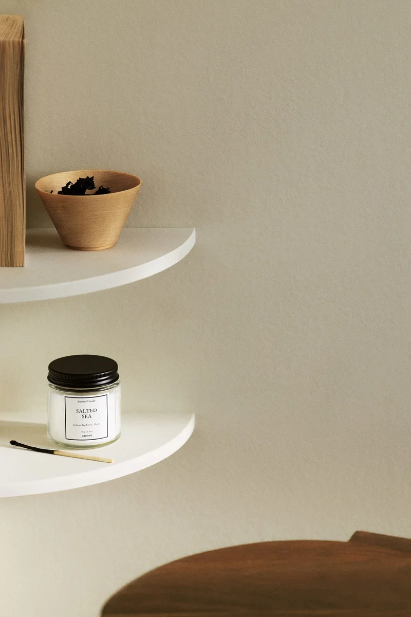 اتش اند ام شمعة معطرة في حامل زجاجي