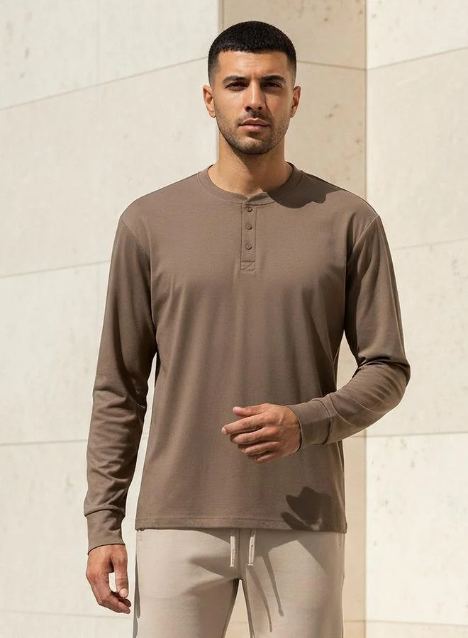 Love Pangolin Love Pangolin Men Henley Neck T shirt