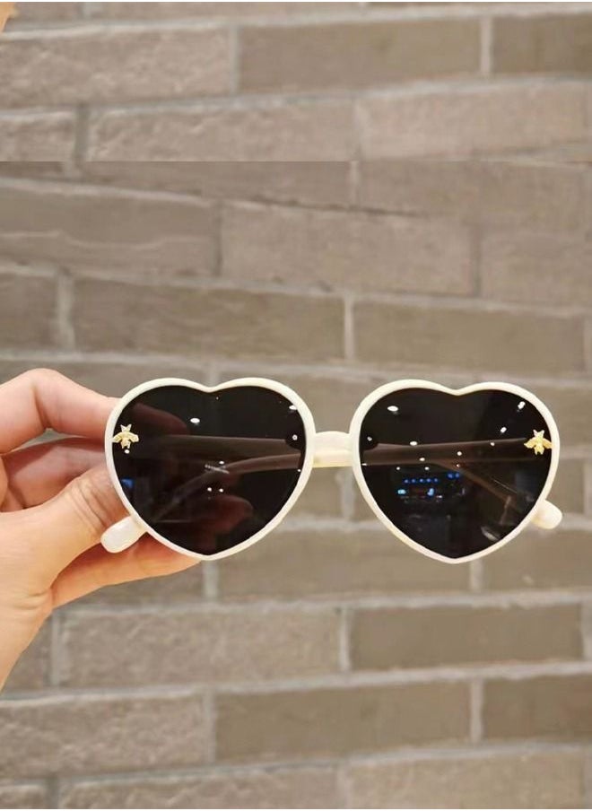 Generic - Heart Shaped Children's Sunglasses, Gradient Lenses, Jelly Frame, Boys And Girls' Sunglasses, 2-10 Years Old UV400 Protective Bee Frame, Children's UV Resistant Sunglasses - Image 1