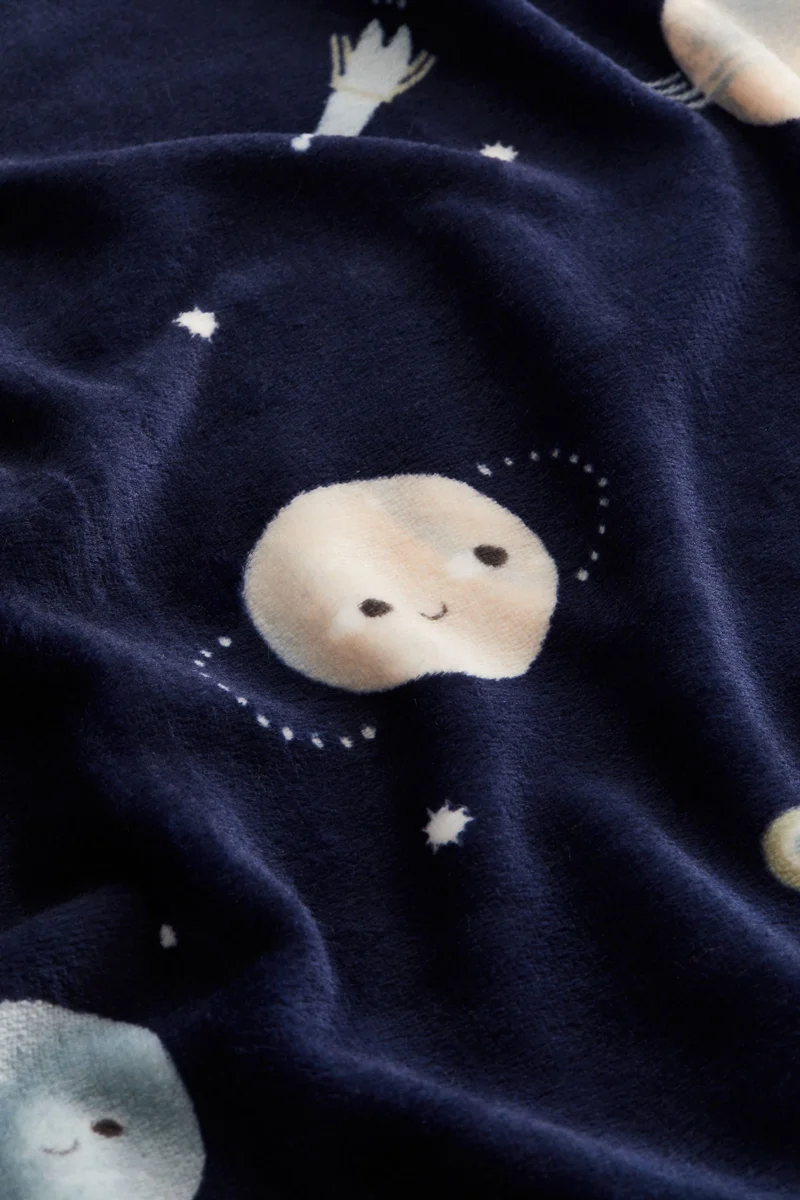 اتش اند ام بطانية منقوشة من الفليس