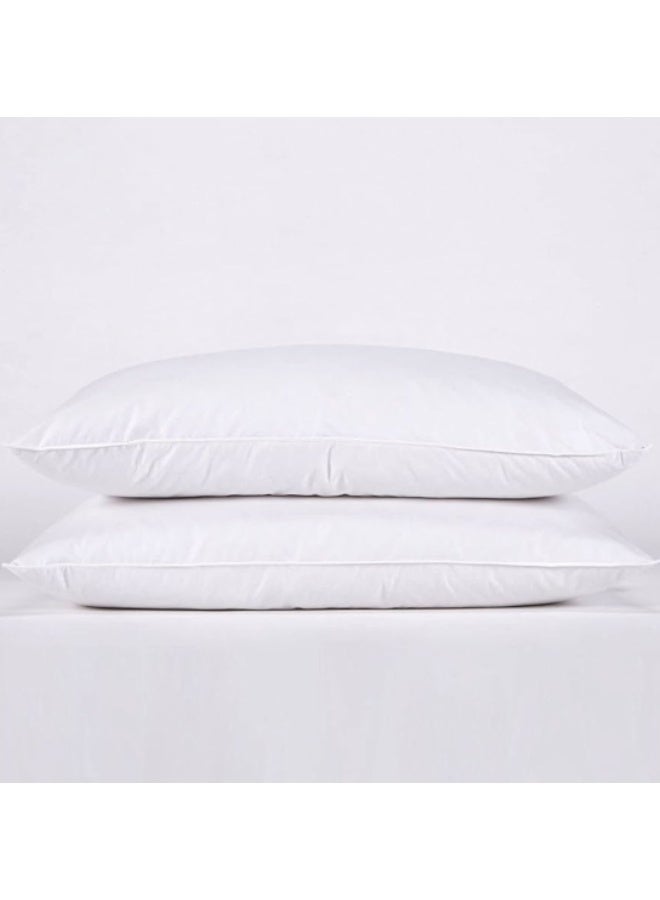 A microfiber pillow is filled with very fine synthetic fibers known as microfiber. It is characterized by its softness and lightness while providing comfortable support for the head and neck. It is often used as a practical alternative to feathers or natural down because it offers a fluffy and comfortable feel at a lower price and is easier to care for. - Image 3