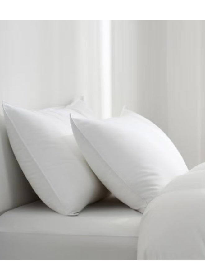A microfiber pillow is filled with very fine synthetic fibers known as microfiber. It is characterized by its softness and lightness while providing comfortable support for the head and neck. It is often used as a practical alternative to feathers or natural down because it offers a fluffy and comfortable feel at a lower price and is easier to care for. - Image 1
