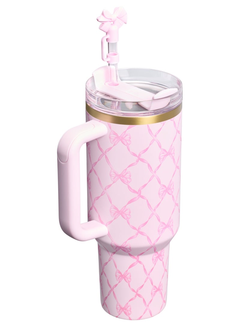 ستانلي 1913 x LoveShackFancy Holiday Quencher® H2.0 FlowState™ Tumbler | 40 أونصة - Image 2