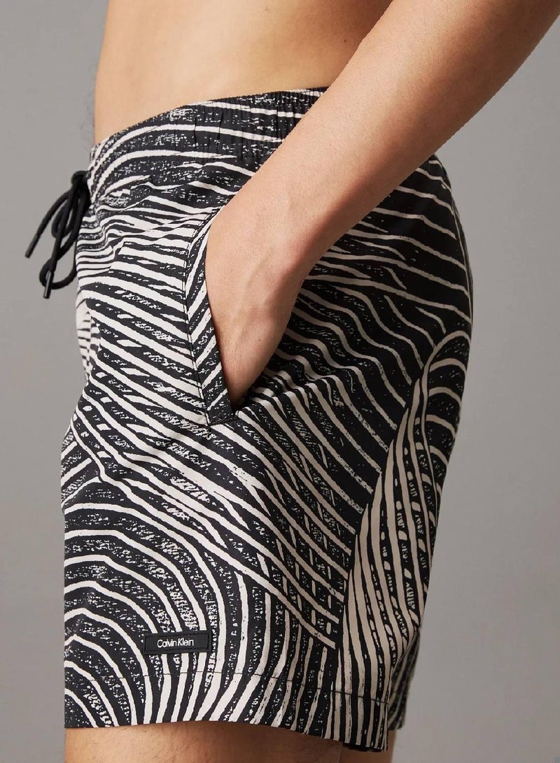كالفن كلاين شورت سباحة متوسط برباط - سي كيه إسنشالز - Image 3