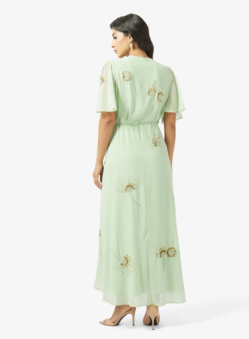 هوب اند ايفي فستان ملفوف بأكمام فراشة مزين بحزام خصر