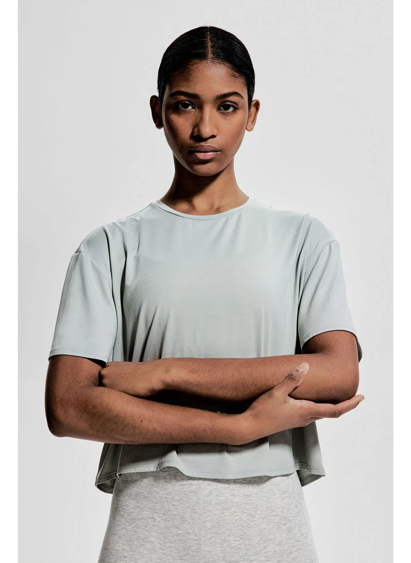 اتش اند ام Boxy-style sports top in DryMove