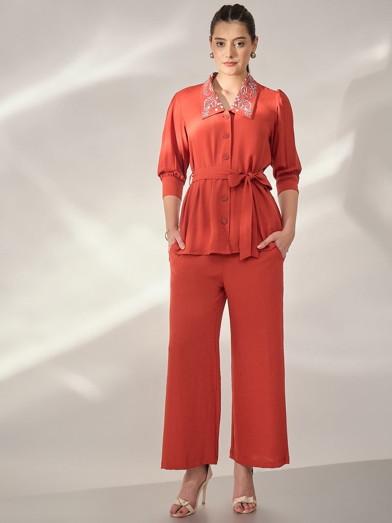 بانيت طقم متناسق (Co-ord Set) قميص مطرَّز بياقة كلاسيكية مع بنطلون - برتقالي داكن - Image 1