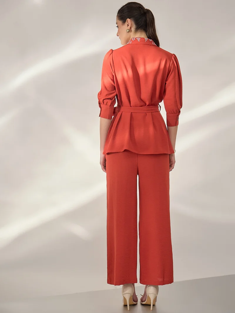 بانيت طقم متناسق (Co-ord Set) قميص مطرَّز بياقة كلاسيكية مع بنطلون - برتقالي داكن