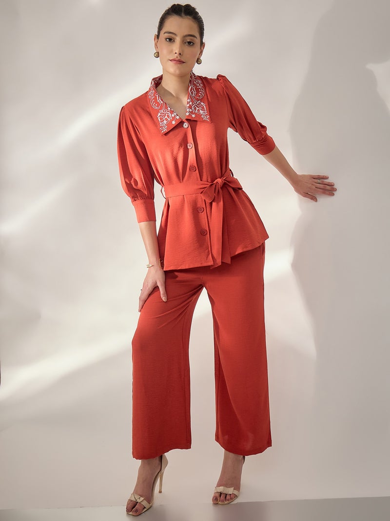 بانيت طقم متناسق (Co-ord Set) قميص مطرَّز بياقة كلاسيكية مع بنطلون - برتقالي داكن - Image 4
