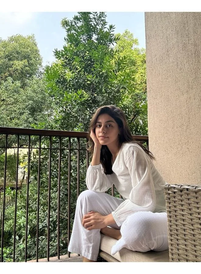 ترو برونز طقم قصير من الشاش الأبيض