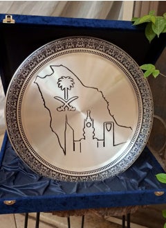 غالية طبق نحاسي أنتيك مصنوع يدوياً من النحاس الصافي  مزين بشعار المملكة محفور يدوياً داخل علبة مخملية ، مناسب كهدية قيمة وفاخرة للترقية والتخرج ووظيفة جديدة للمنزل والعمل قطر 40 سم  - Image 1
