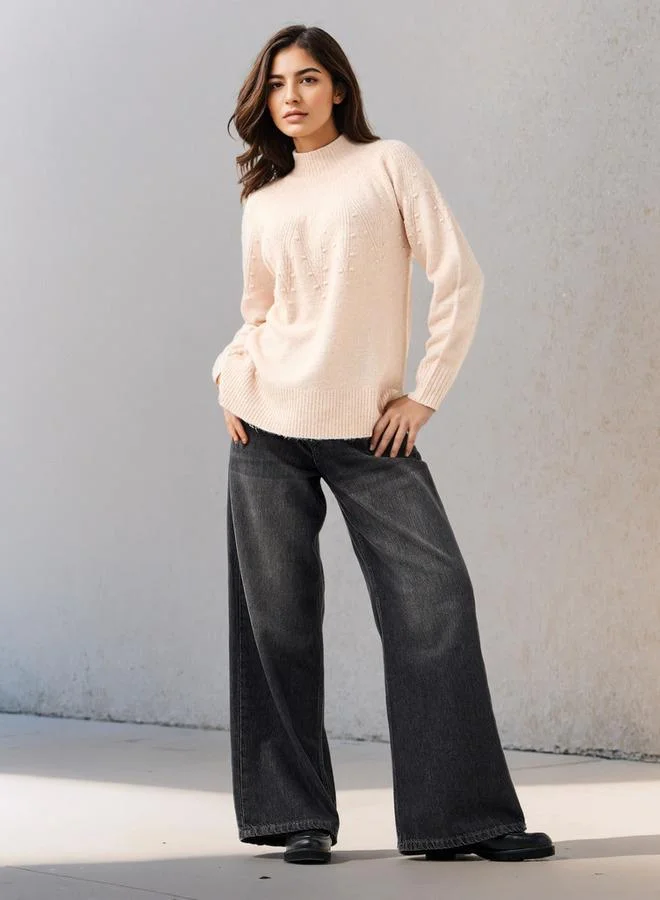 فاف كنزة بأكمام طويلة وتفاصيل ياقة