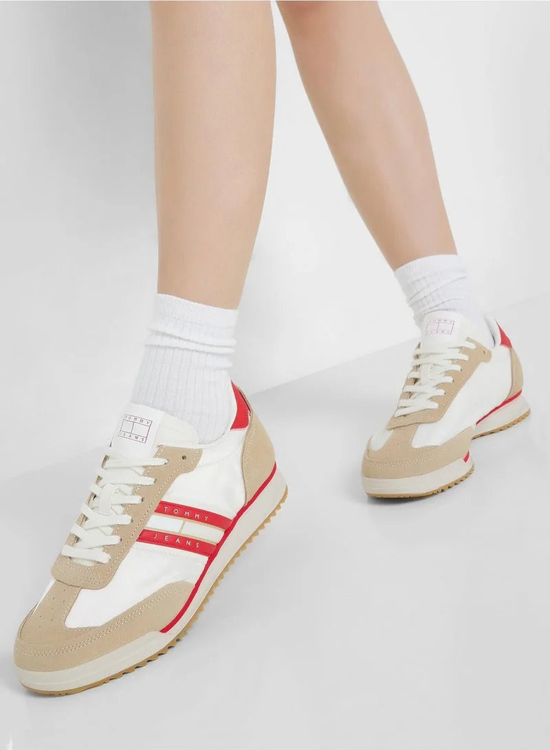 تومي جينز سنيكرز ريترو منخفض
