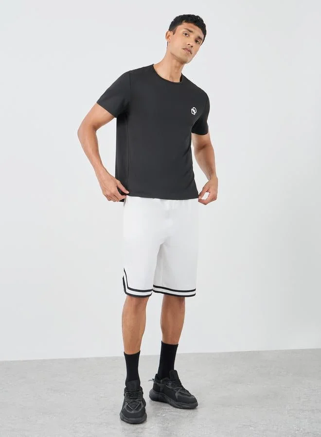 ستايلي اكتيف تيشيرت ستايلي بقصة عادية مطاط فائق مع تفاصيل شعار