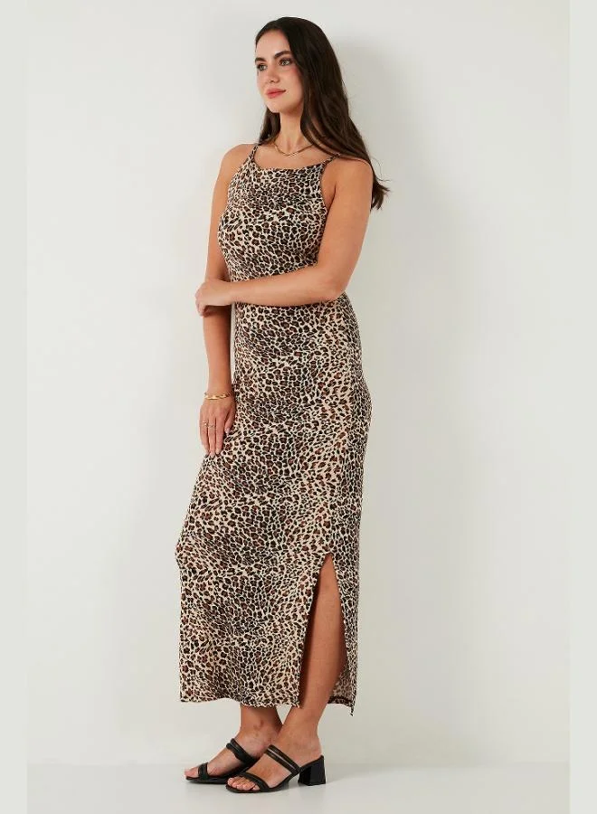 ليلا فستان ميدي بتفاصيل فتحة بقصة ضيقة للنساء