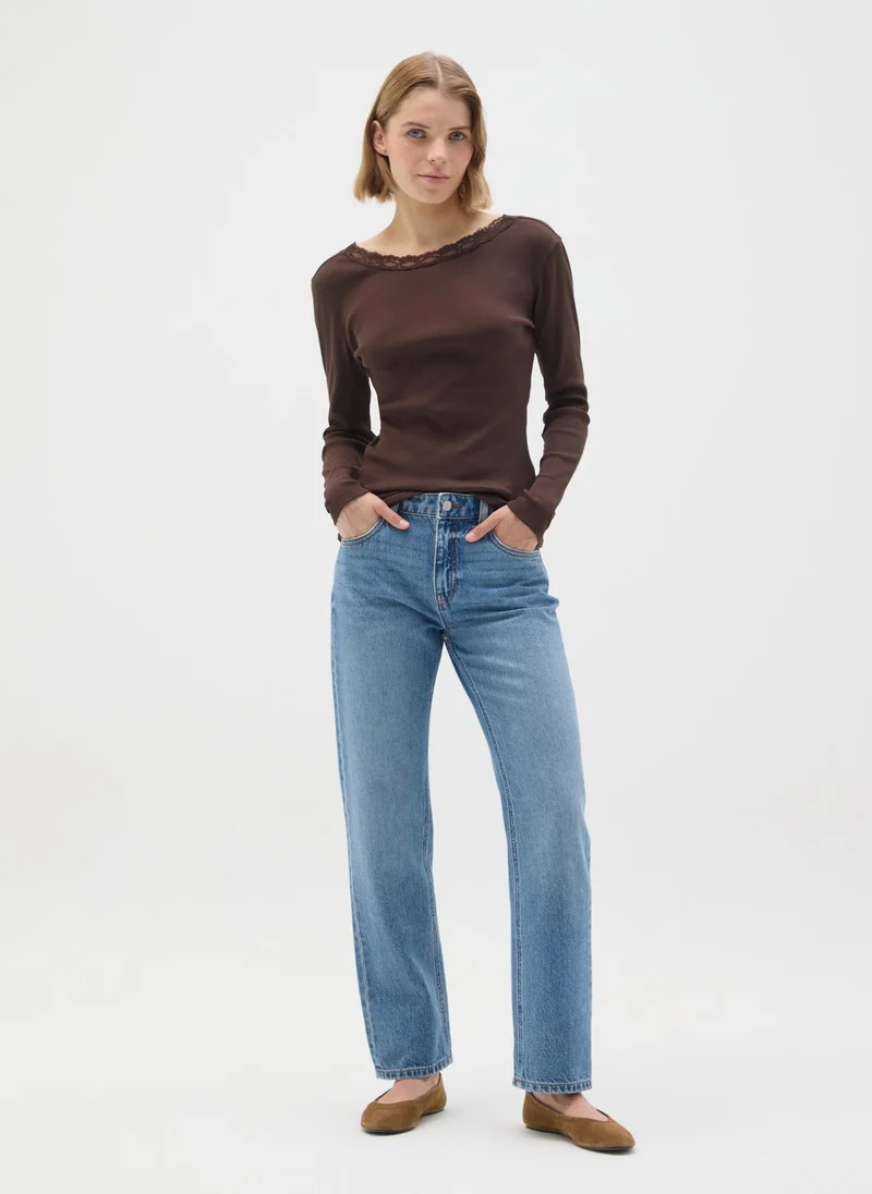 او في اس كنزة قطنية نقية باللون البني بقصة عادية