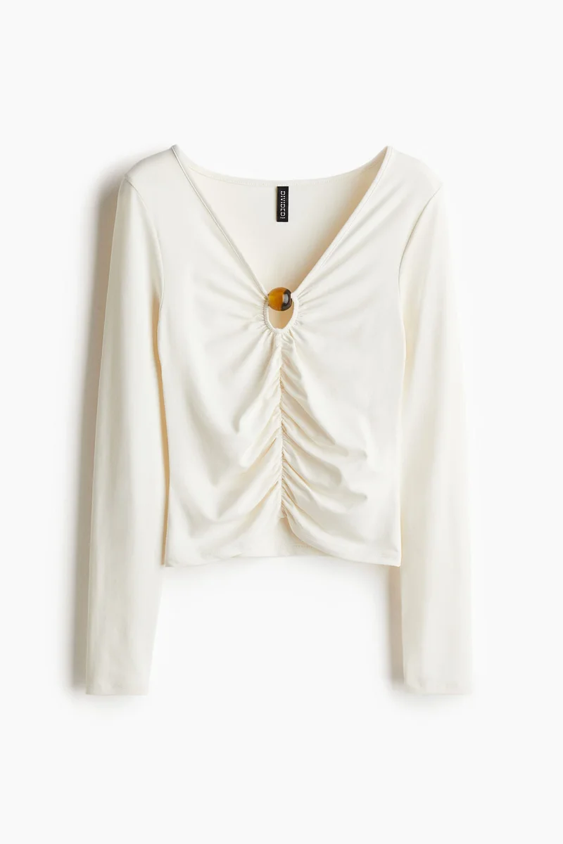 اتش اند ام بلوزة بجزء مفتوح وتفاصيل متجمعة