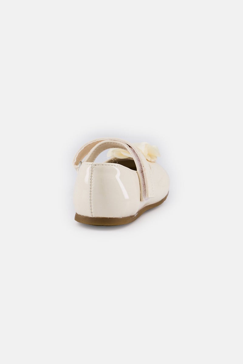 Josmo أحذية كاجوال للبنات الصغيرات بإغلاق فيلكرو، كريمي - Image 2