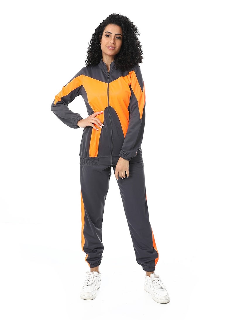 Caesar Women's two-piece sports tracksuit with a half neck and a zipper in the front  - Image 2