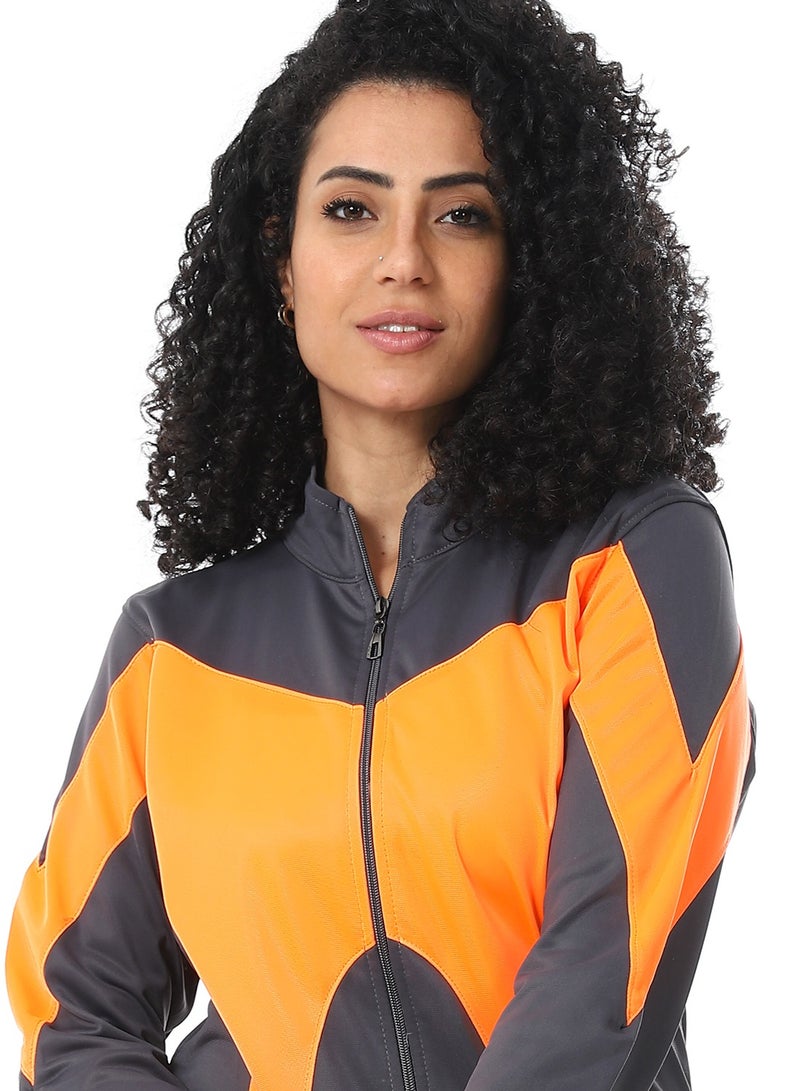 Caesar Women's two-piece sports tracksuit with a half neck and a zipper in the front  - Image 4