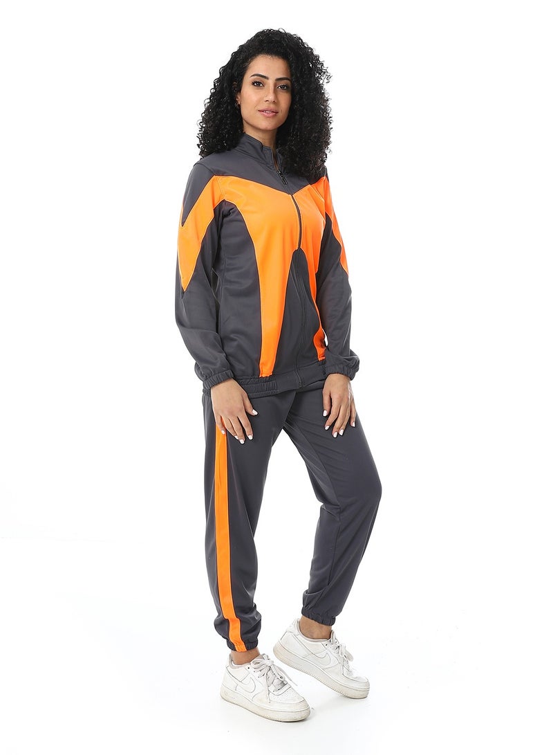 Caesar Women's two-piece sports tracksuit with a half neck and a zipper in the front  - Image 5