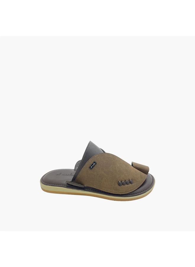 الواحة Men's Textured Slip-On Arabic Sandals with Toe Loop