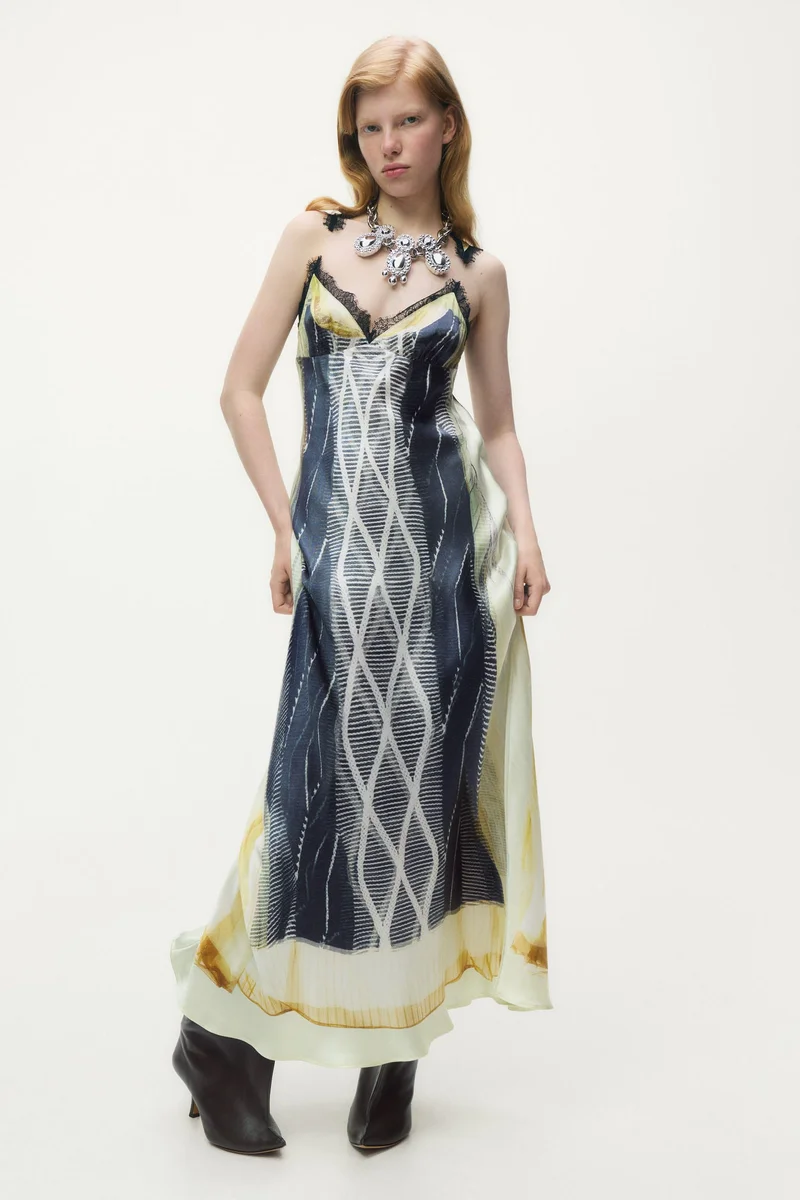 اتش اند ام فستان ساتان مزين بطبعة