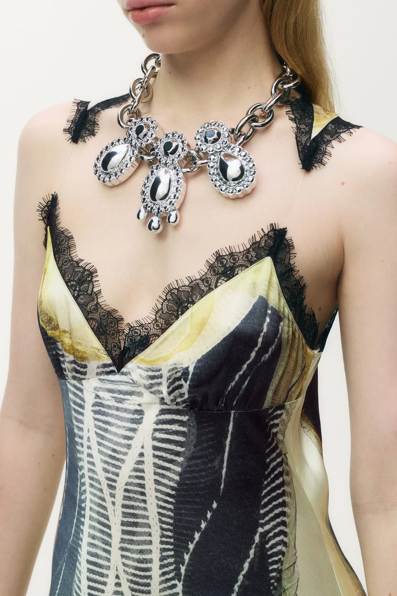 اتش اند ام فستان ساتان مزين بطبعة