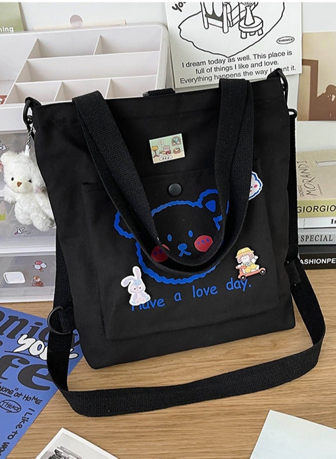 حقيبة قماش مطبوعة بدب حبيبات جميلة سعة كبيرة وظيفية للطلاب بنسيج متعدد الاستخدام مع بندانت كرتونية أسود - Image 3